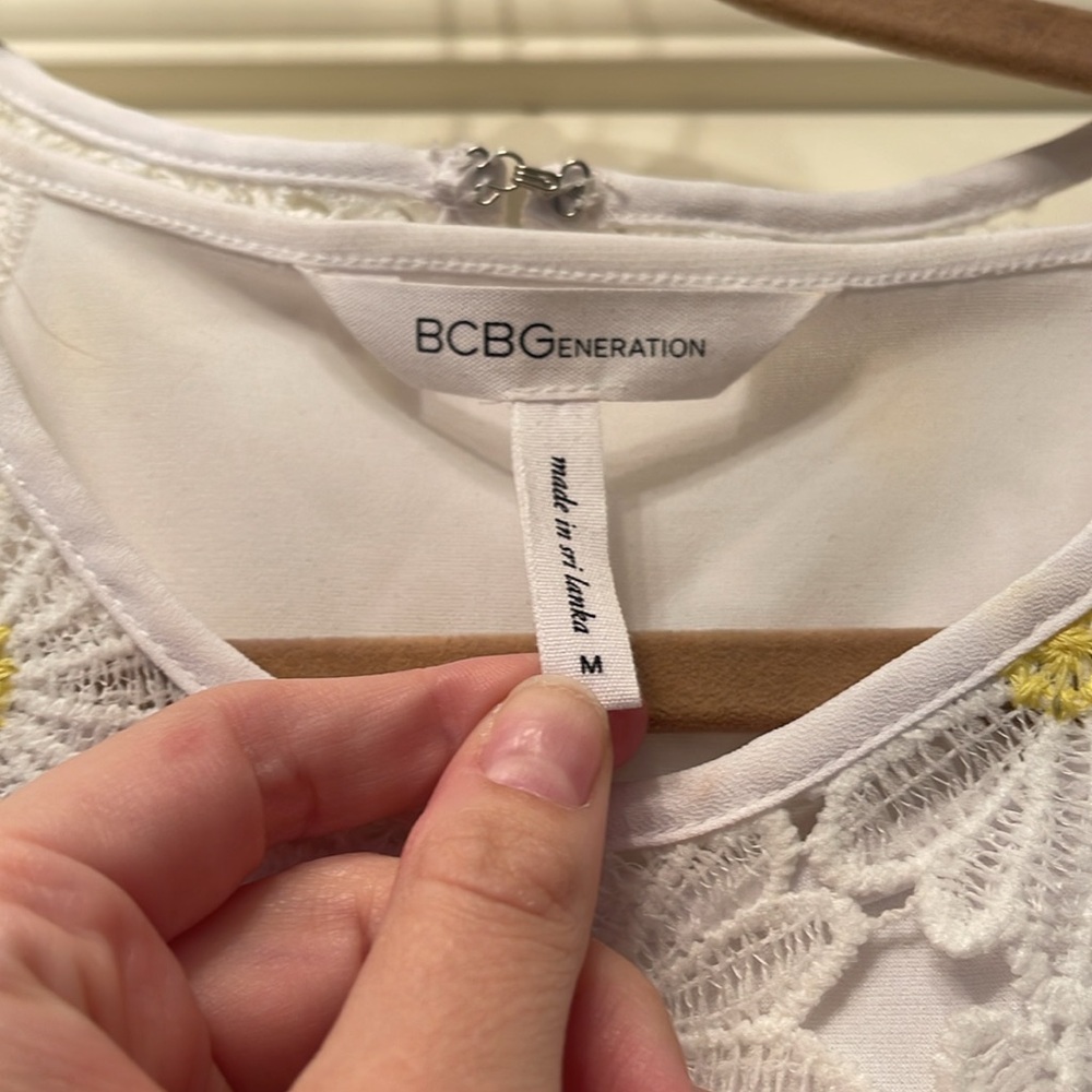 BCBGeneration Daisy Lace Crop - Picture 4 of 6